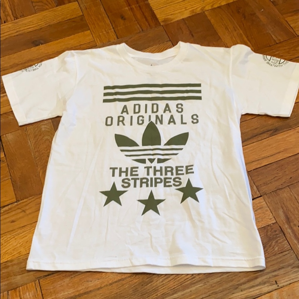 Adidas tee size S